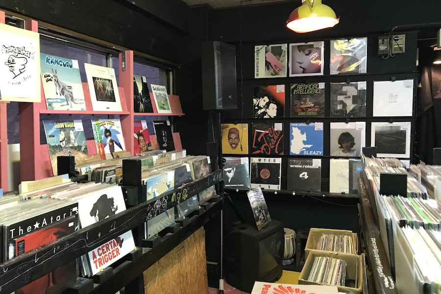 汎芽舎（hangesha record store）'s pics