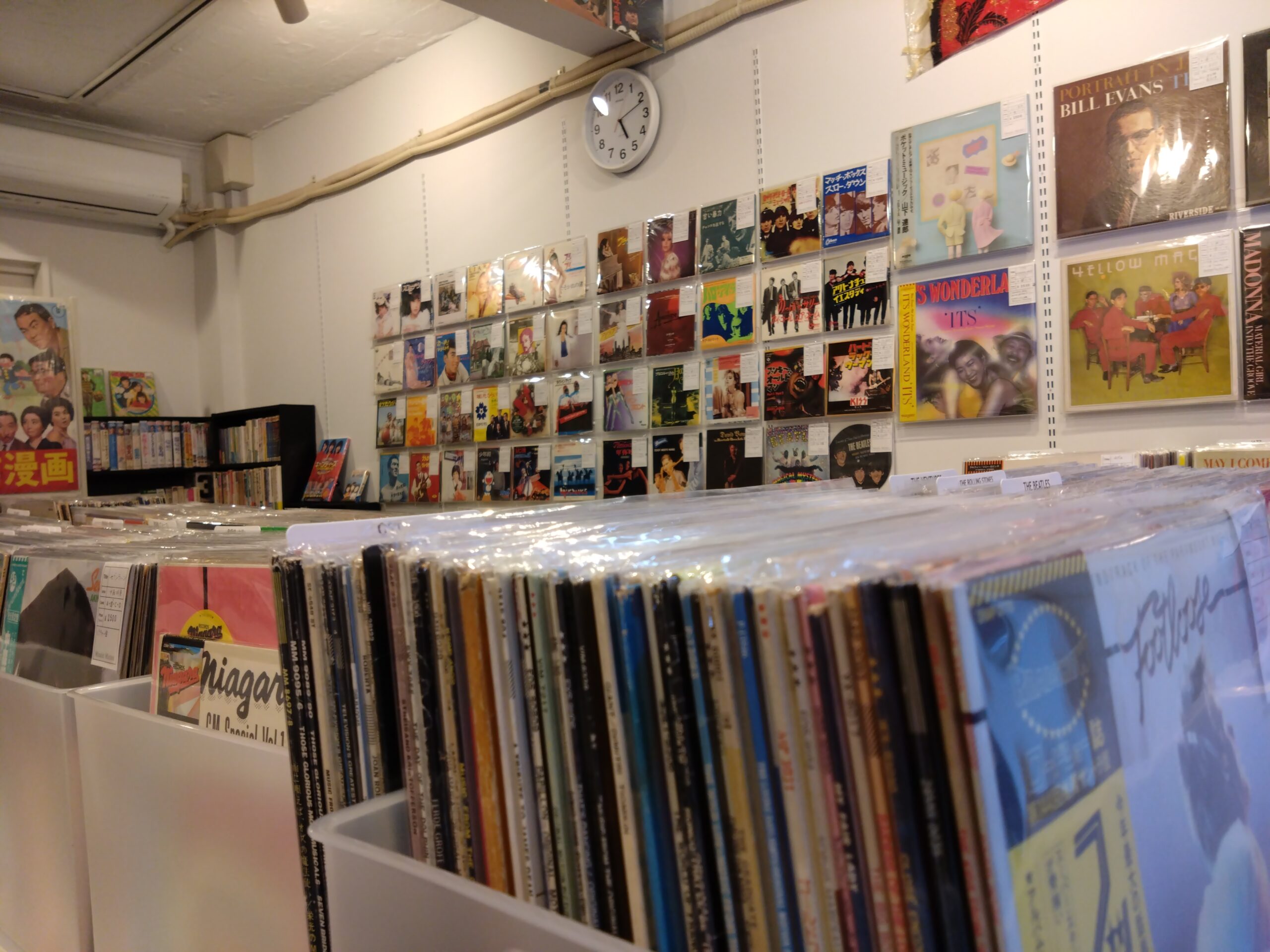 浅草の街並みや店周辺の風景