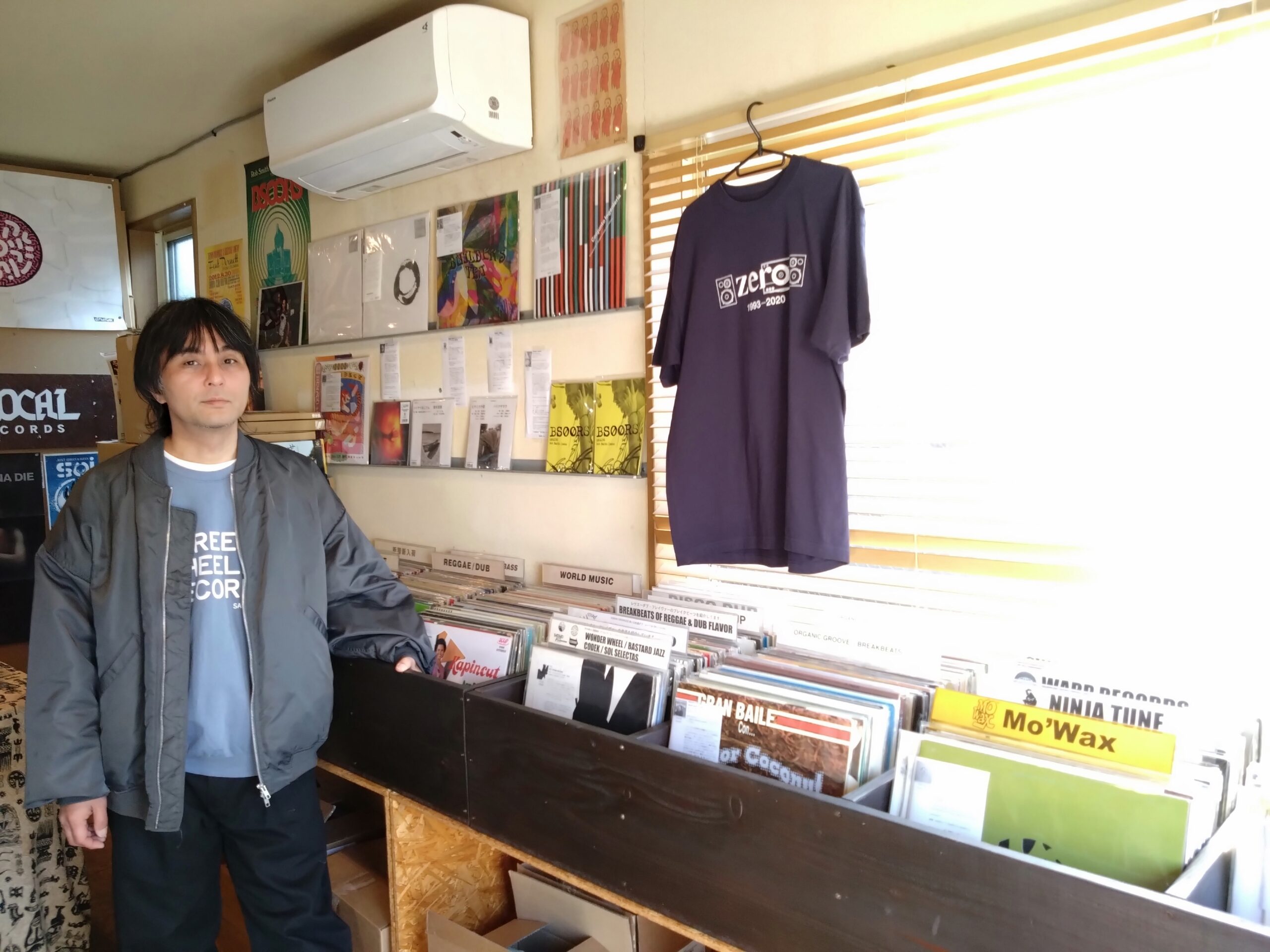 The alley and the atmosphere around the store