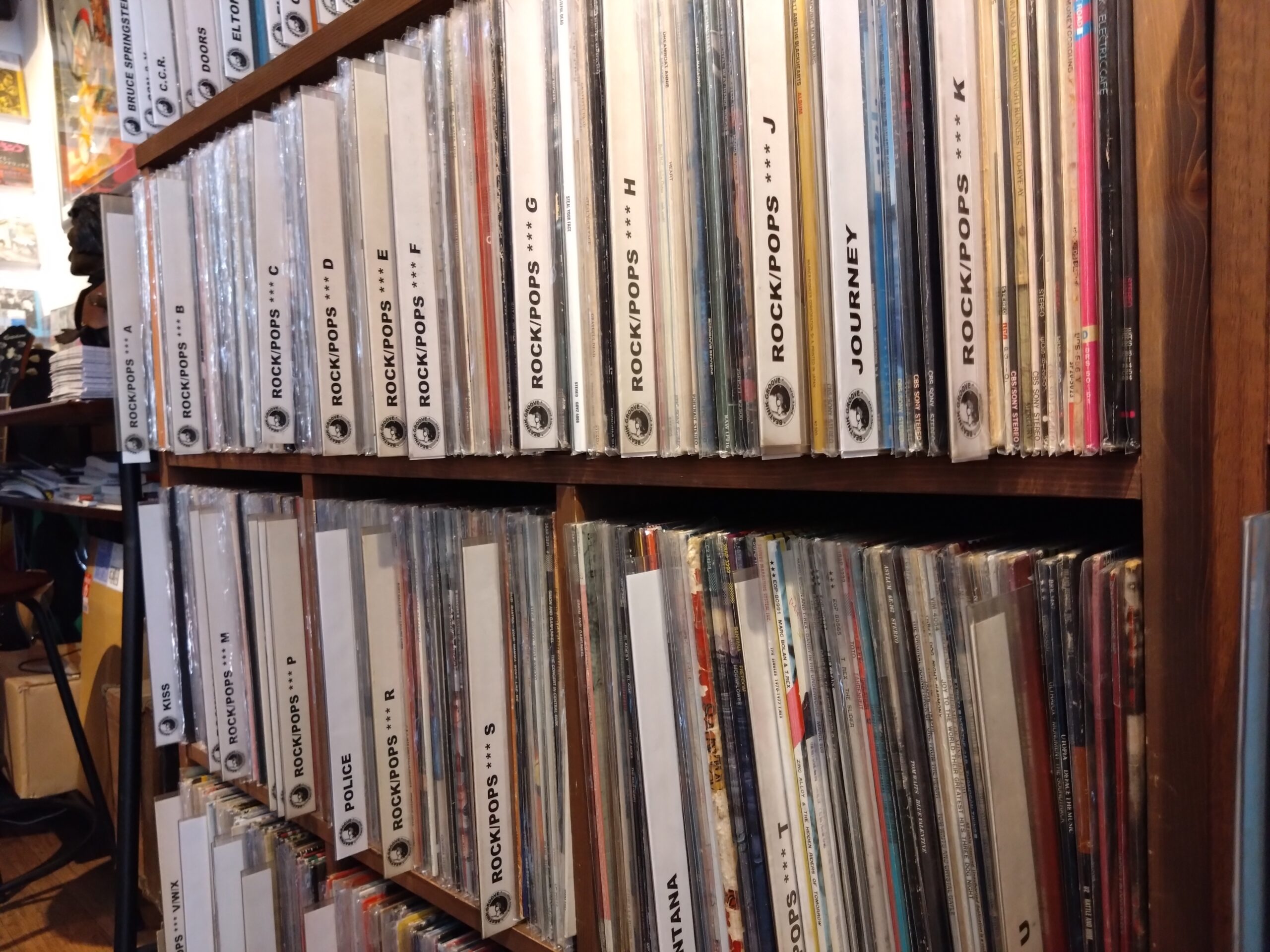 BEATNIK GROOVE STORE 店内と棚