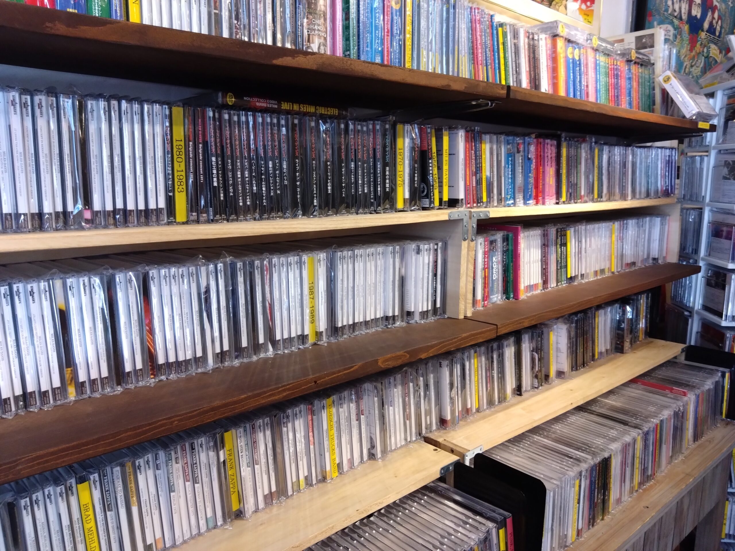 BEATNIK GROOVE STORE 店内と人
