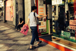 どうやってレコードを見つける？レコード店やネットでのレコードの買い方ガイド