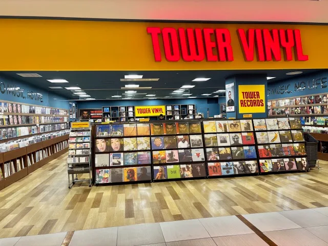 TOWER VINYL UMEDAの店舗写真